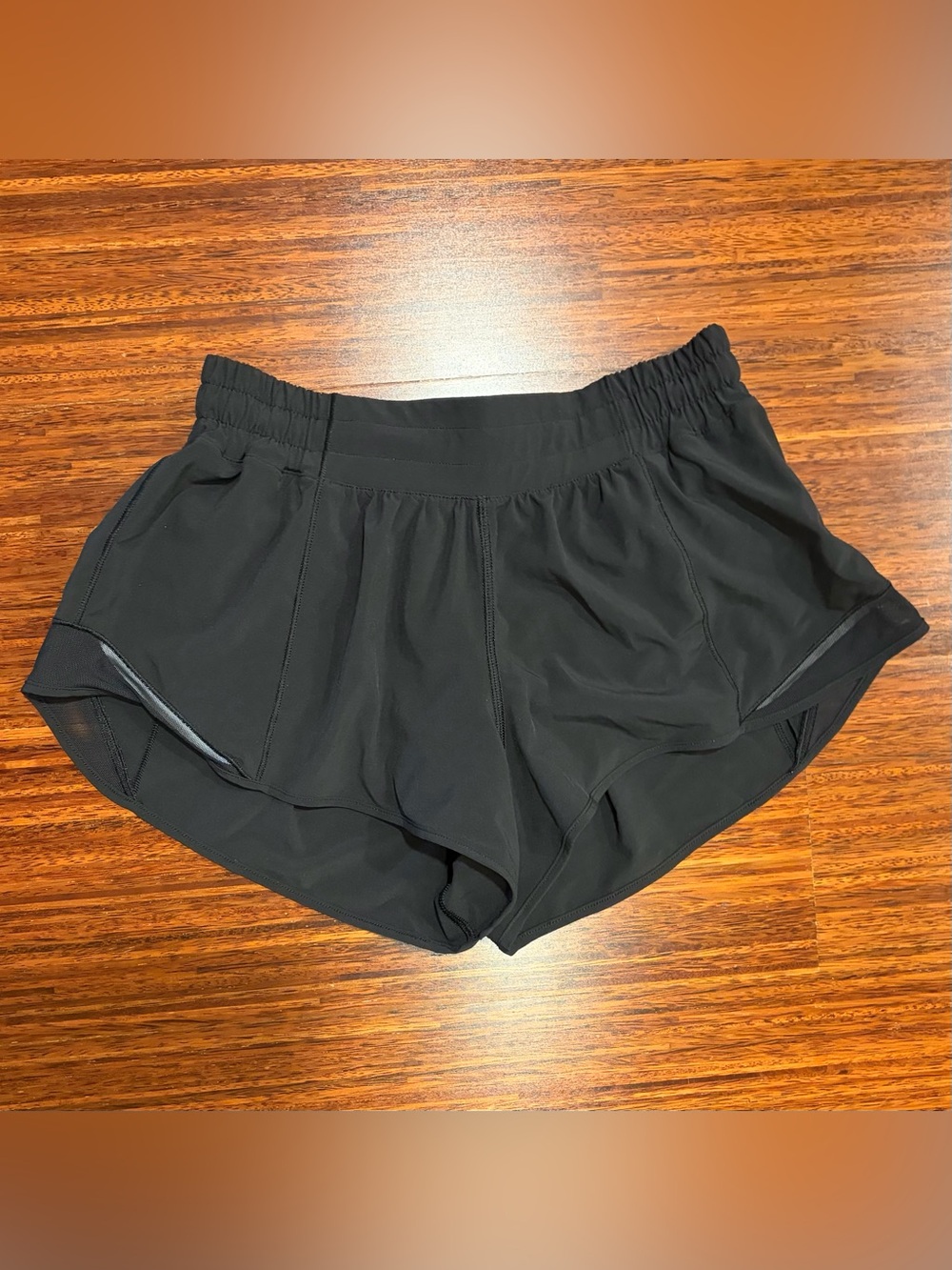 Lululemon Hotty Hot Short II 2.5" inseam size 8 black EUC